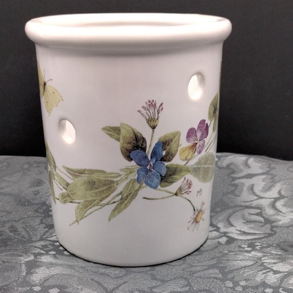 Majestic Butterfly Floral White Ceramic Holder - Picture 4 of 6